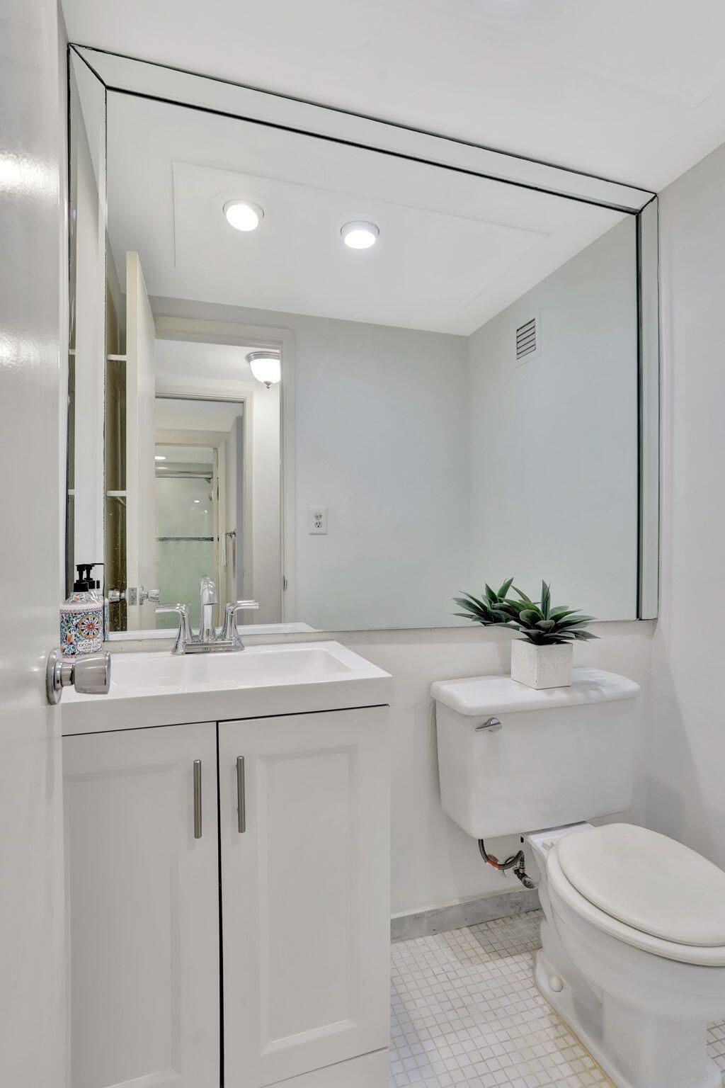 1069 Hillsboro Mile,, Unit 705, Hillsboro Beach, FL 33062 Photo