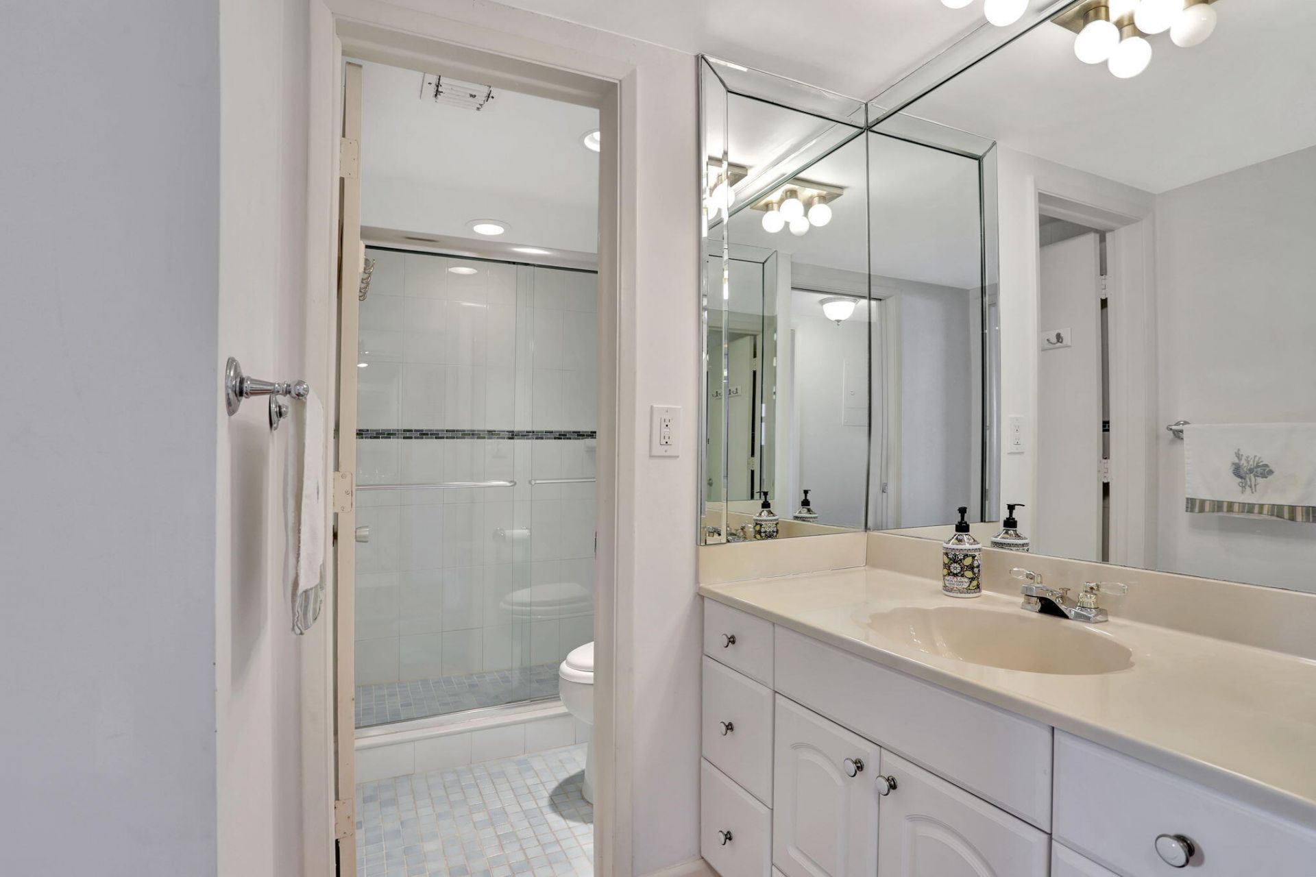 1069 Hillsboro Mile,, Unit 705, Hillsboro Beach, FL 33062 Photo