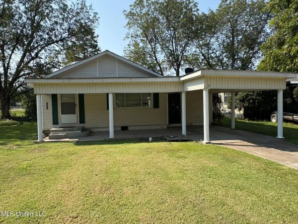 1109 N Yale Street, Cleveland, MS 38732
