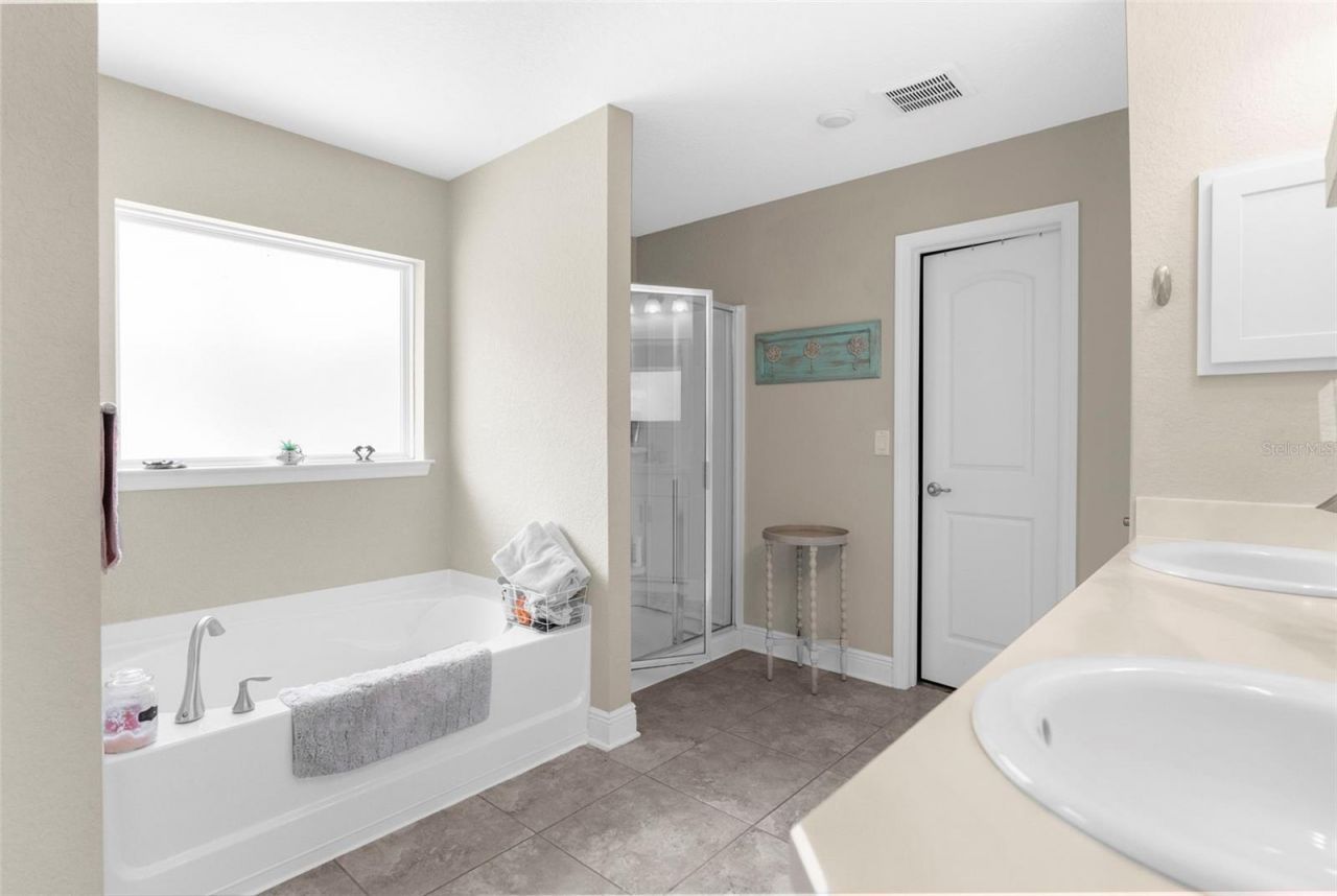 18209 Merwyn Cir, Weeki Wachee, FL 34614 Photo