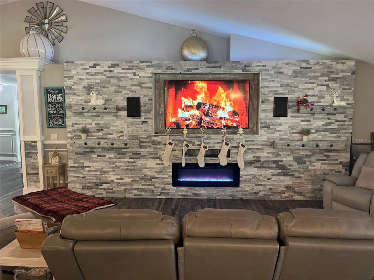 18209 Merwyn Cir, Weeki Wachee, FL 34614 Photo