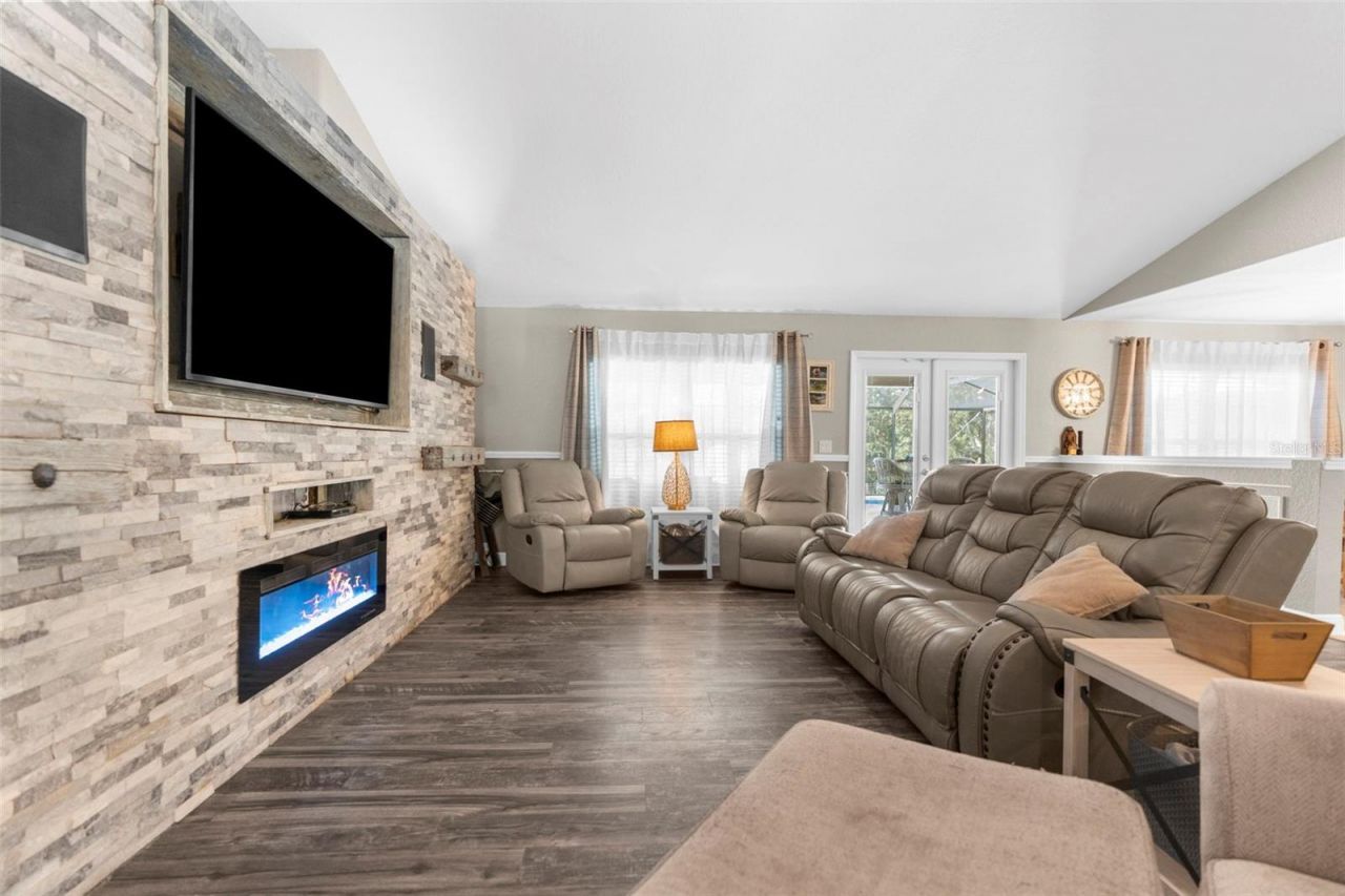 18209 Merwyn Cir, Weeki Wachee, FL 34614 Photo