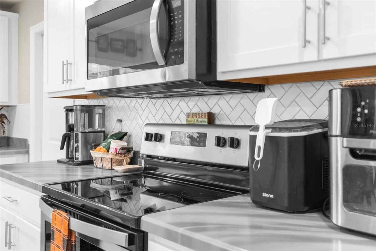 18209 Merwyn Cir, Weeki Wachee, FL 34614 Photo