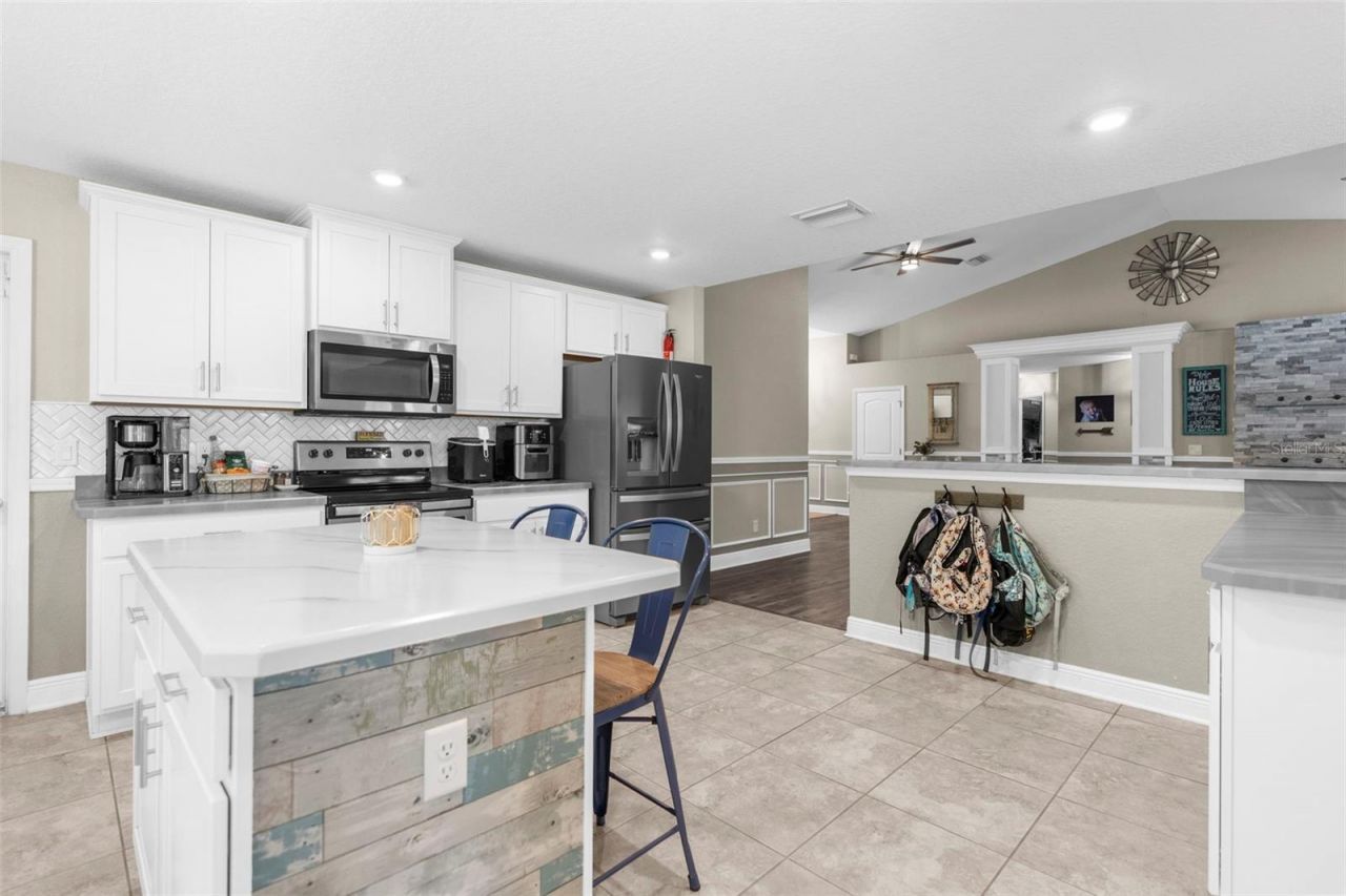 18209 Merwyn Cir, Weeki Wachee, FL 34614 Photo