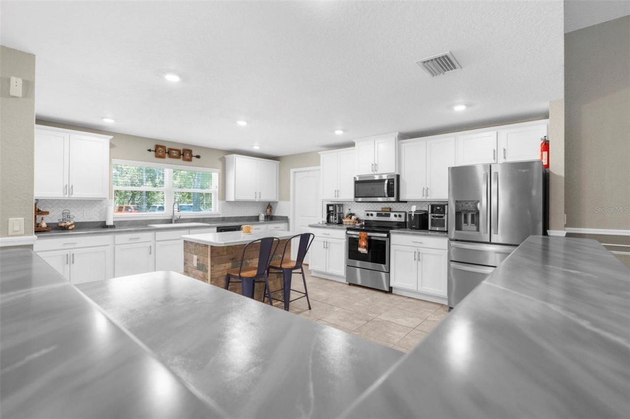 18209 Merwyn Cir, Weeki Wachee, FL 34614 Photo