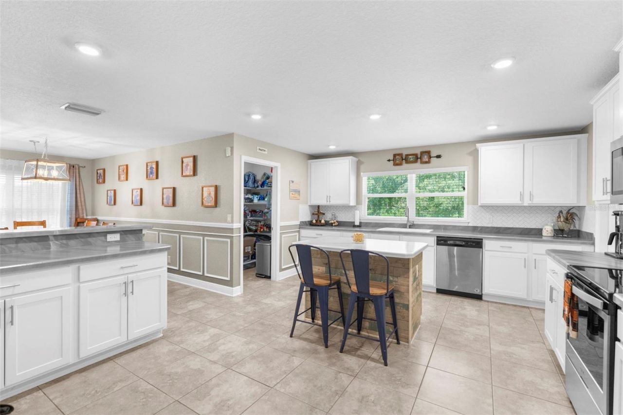 18209 Merwyn Cir, Weeki Wachee, FL 34614 Photo