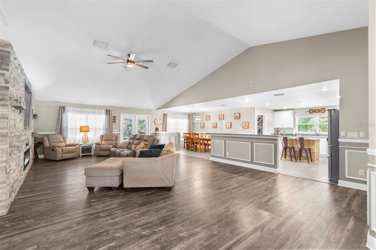 18209 Merwyn Cir, Weeki Wachee, FL 34614 Photo