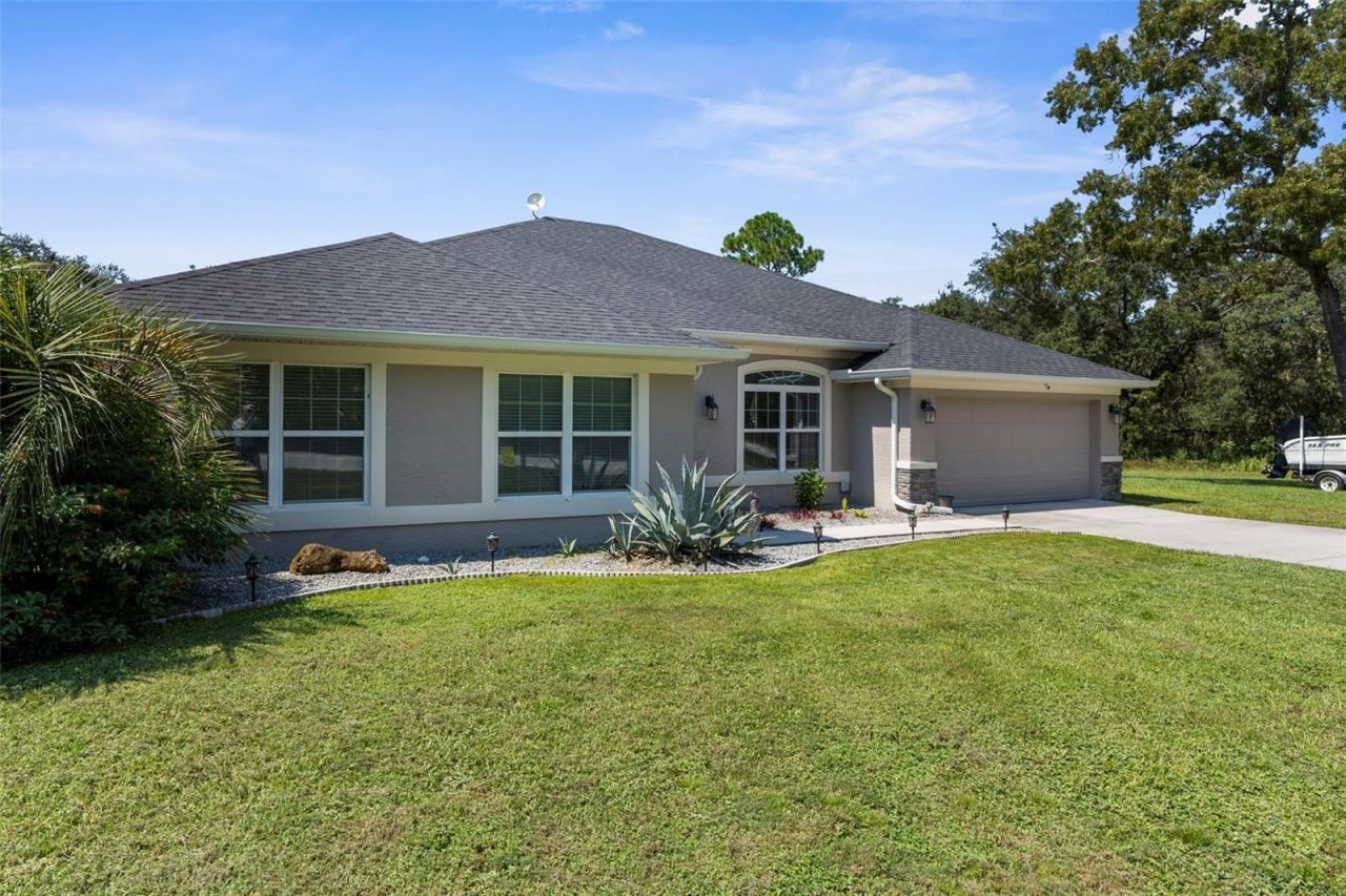 18209 Merwyn Cir, Weeki Wachee, FL 34614 Photo