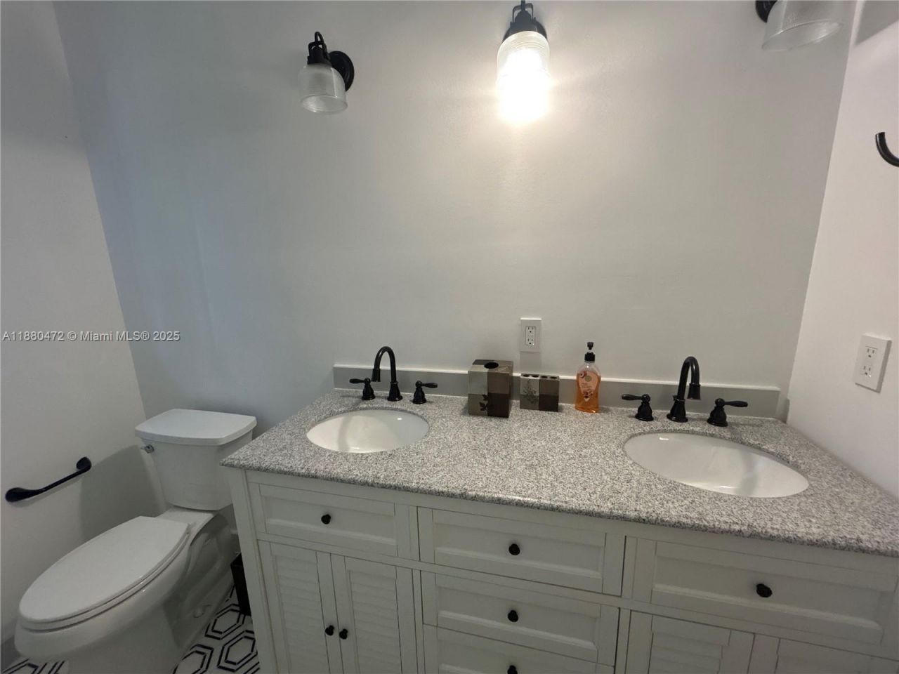 6395 SW 42nd Ter, South Miami, FL 33155 Photo