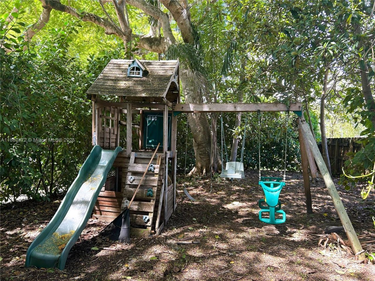 6395 SW 42nd Ter, South Miami, FL 33155 Photo