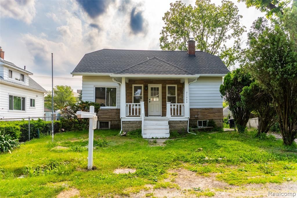 21200 Collingham Avenue, Farmington, MI 48336 Main Photo