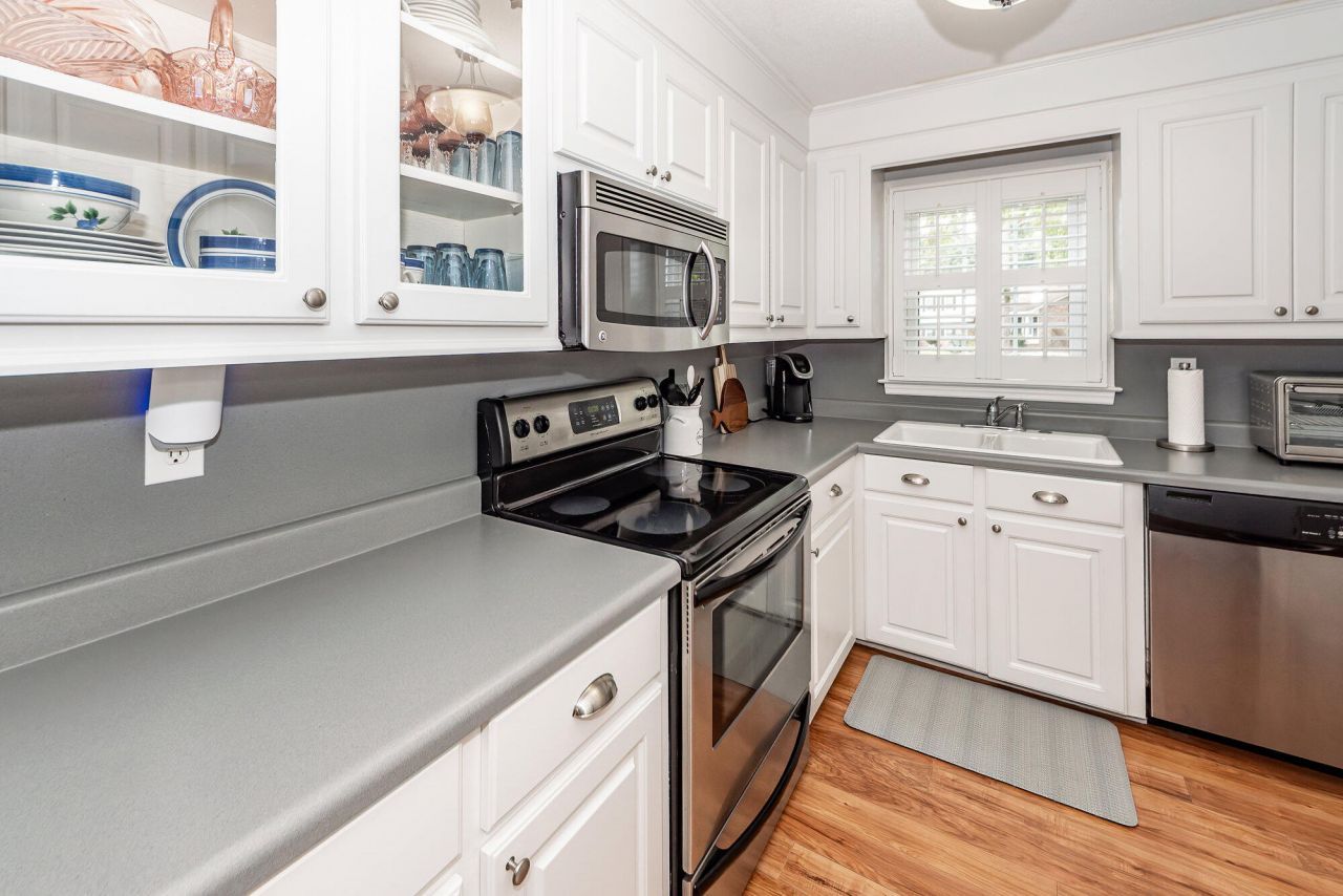 7758 Barclay Avenue Photo 14