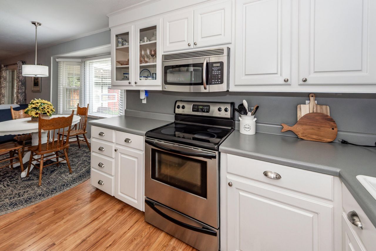 7758 Barclay Avenue Photo 17