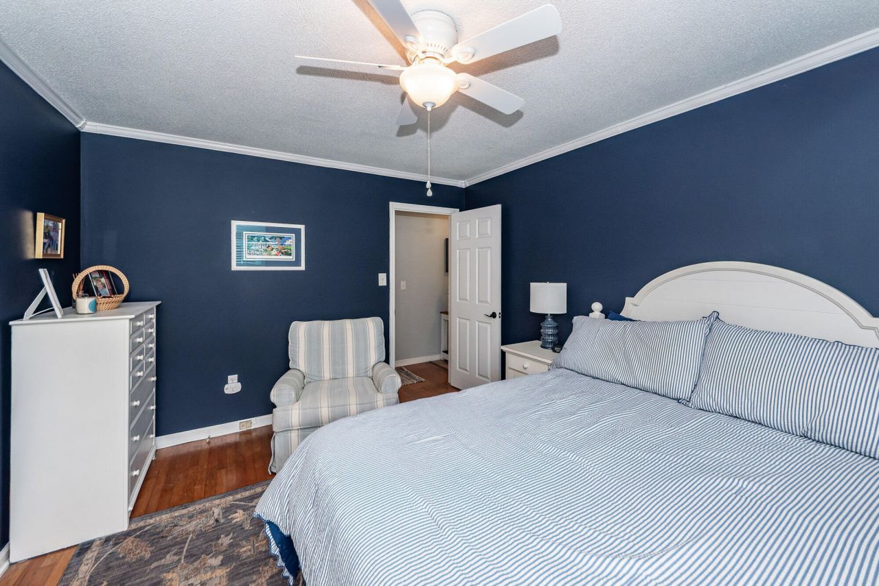 7758 Barclay Avenue Photo 22