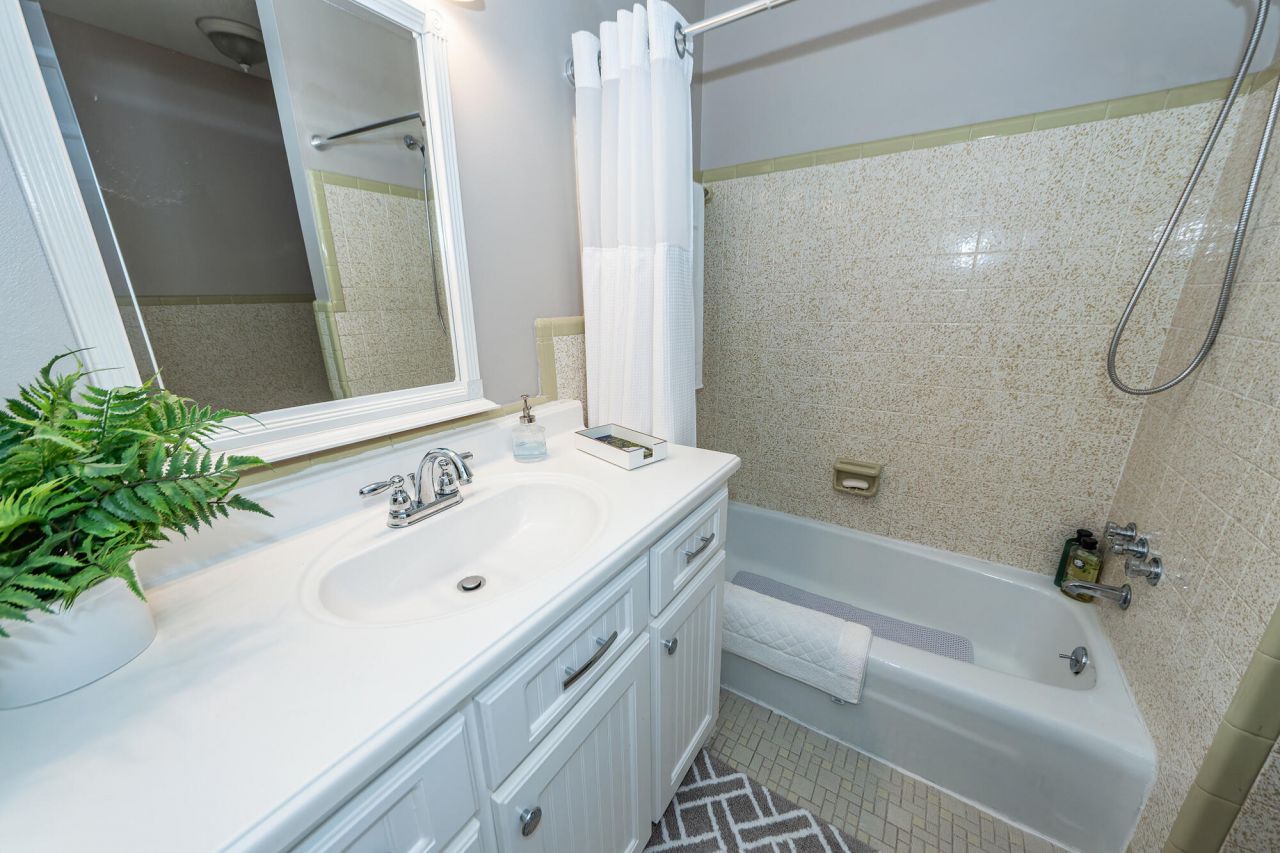 7758 Barclay Avenue Photo 32