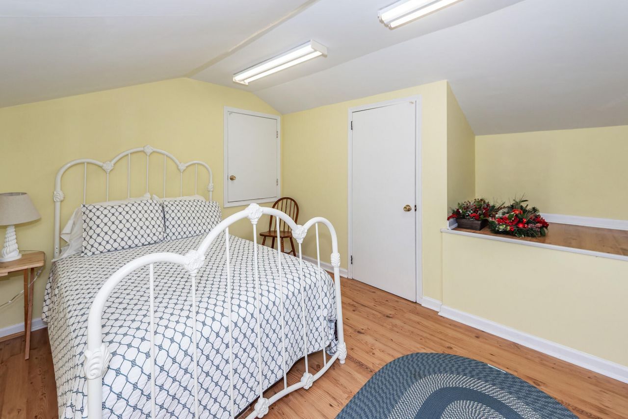 7758 Barclay Avenue Photo 34