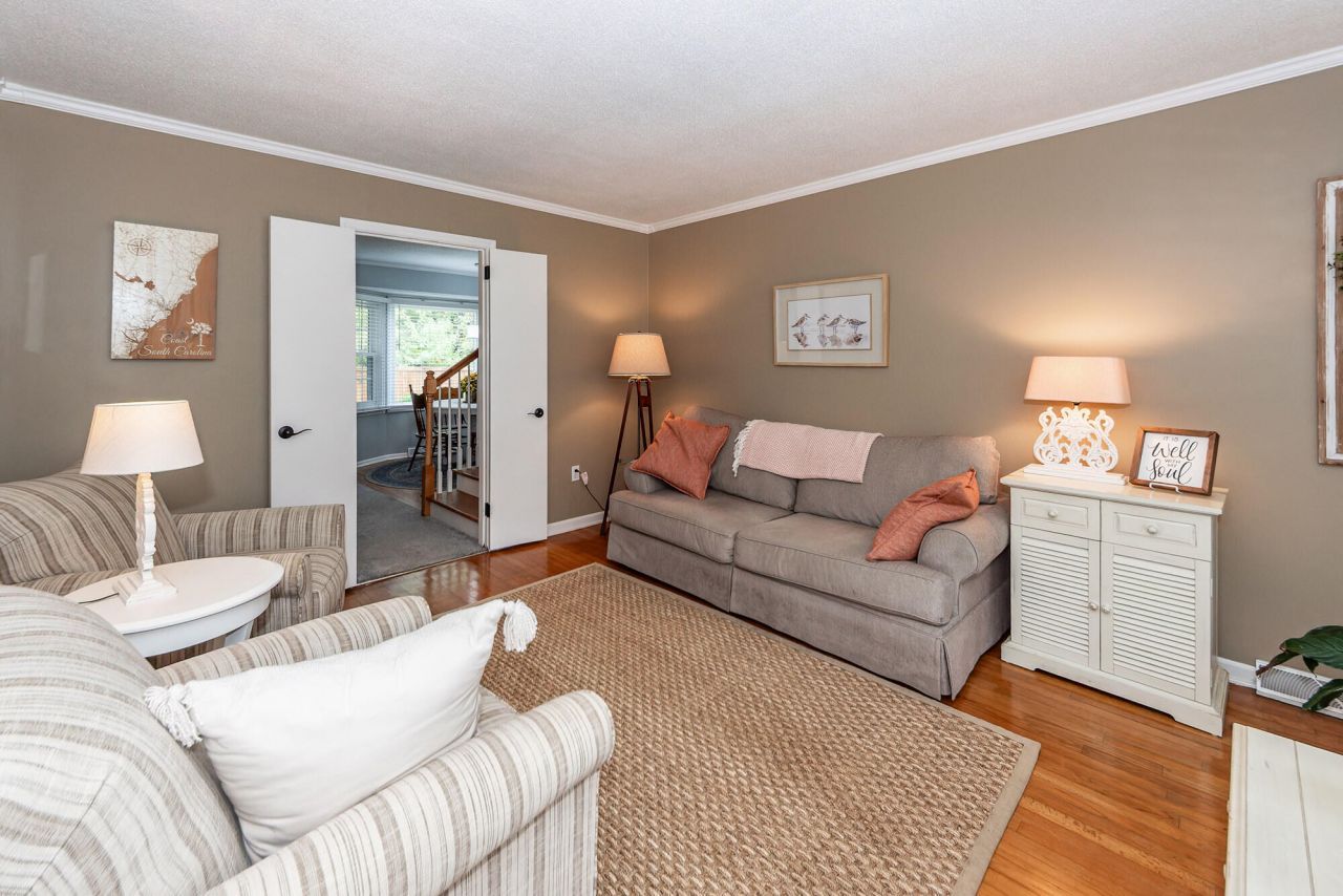 7758 Barclay Avenue Photo 4