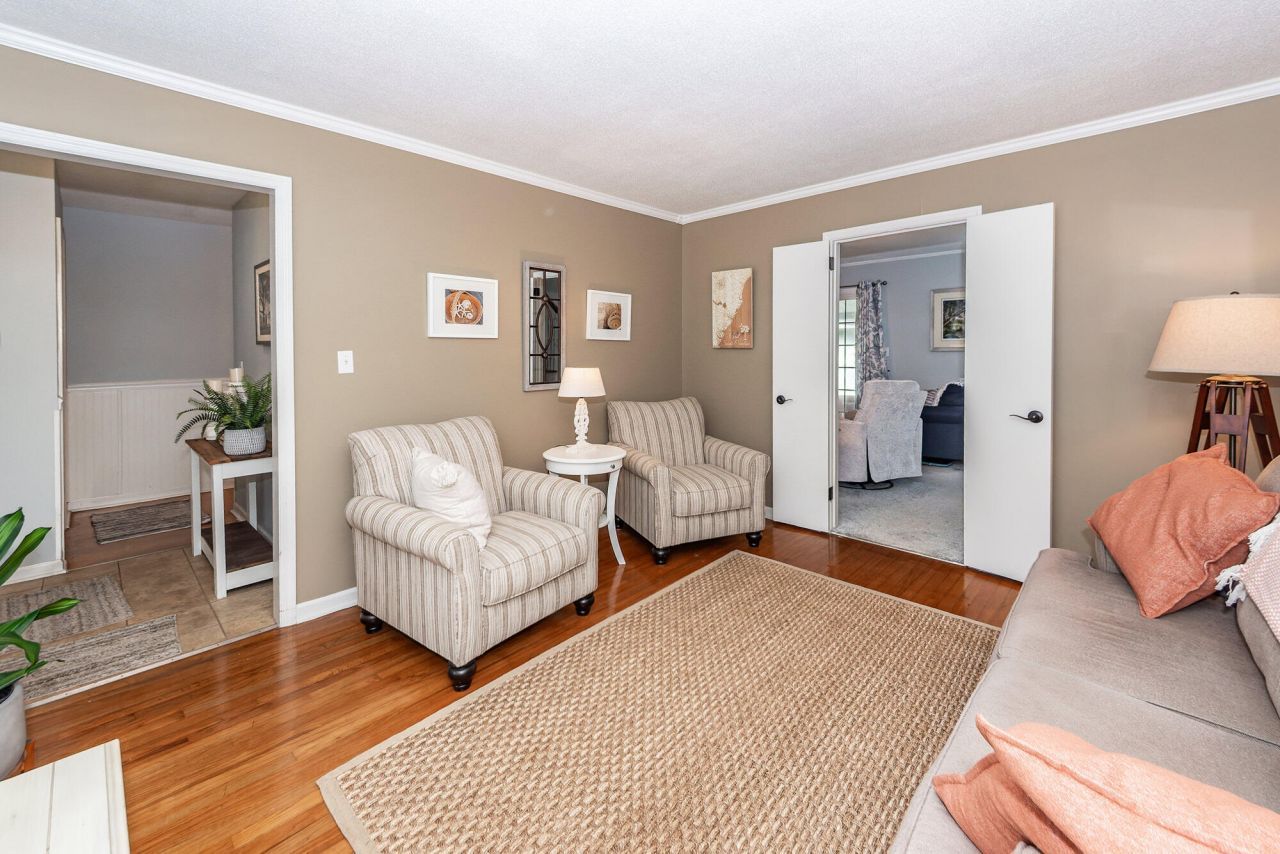 7758 Barclay Avenue Photo 5