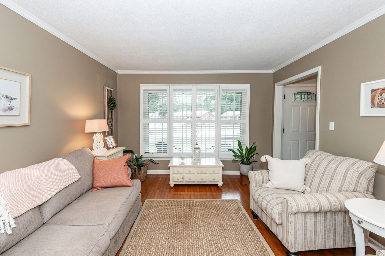 7758 Barclay Avenue Photo 6