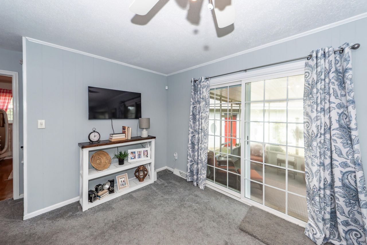 7758 Barclay Avenue Photo 9