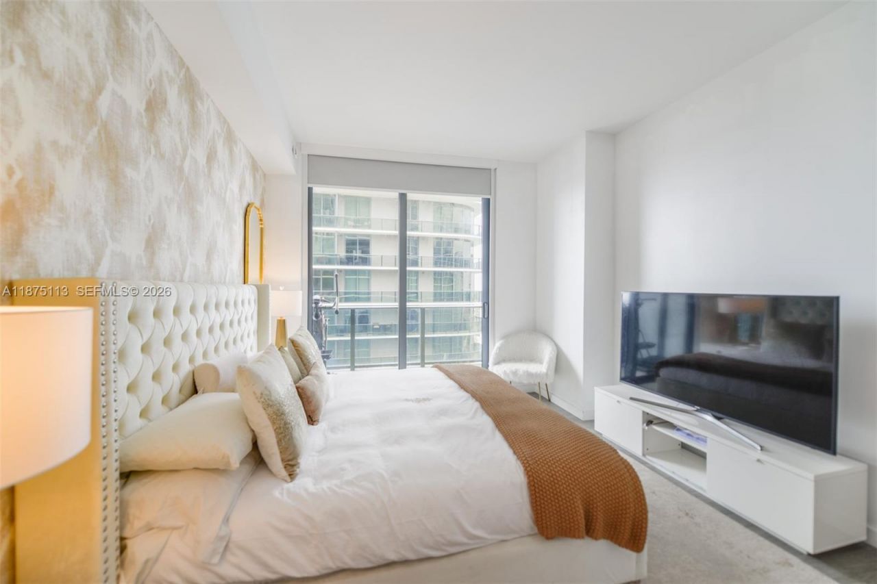 45 SW 9th St, Unit 4108, Miami, FL 33130 Photo