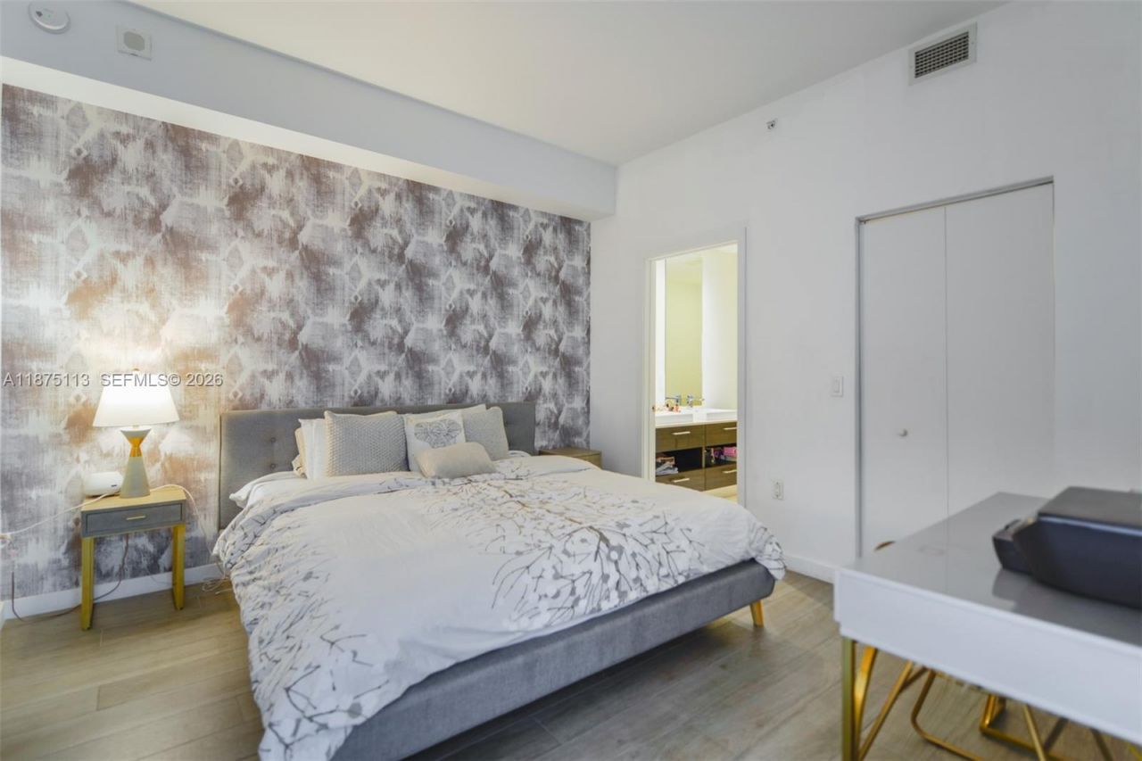 45 SW 9th St, Unit 4108, Miami, FL 33130 Photo