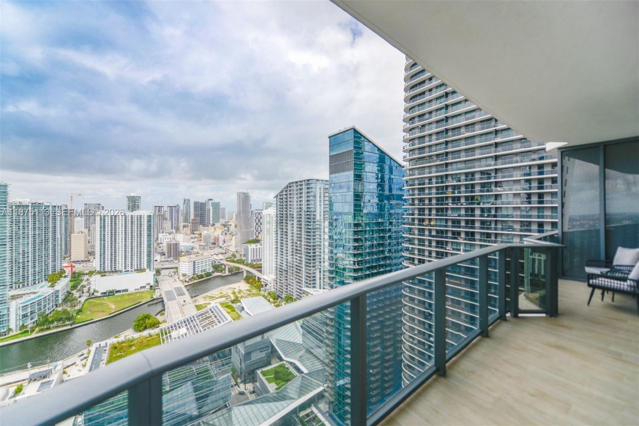45 SW 9th St, Unit 4108, Miami, FL 33130 Photo