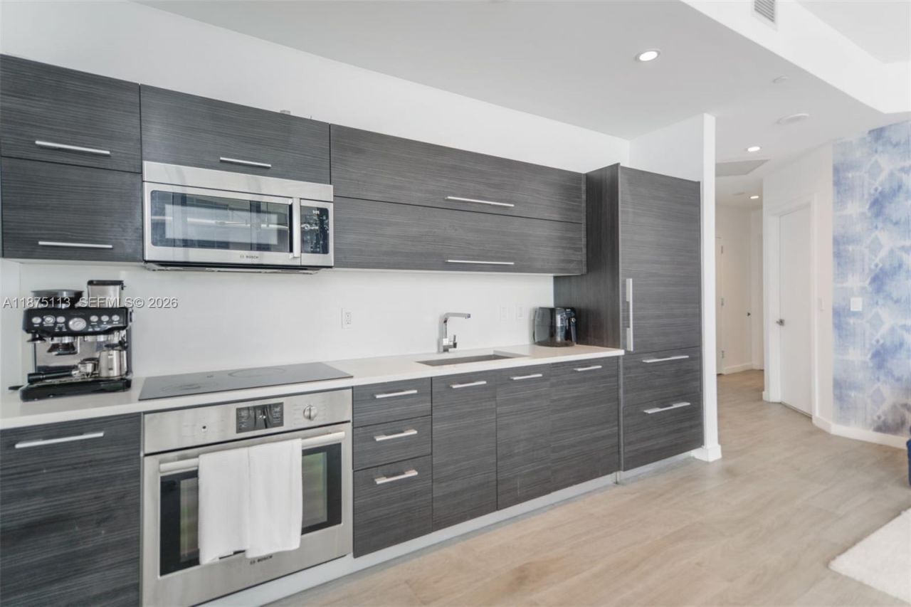 45 SW 9th St, Unit 4108, Miami, FL 33130 Photo