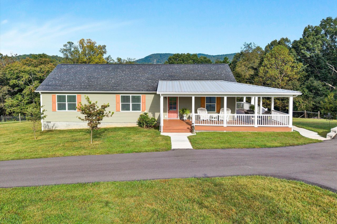 5093 Jordantown Rd, Vinton, VA 24179 Main Photo