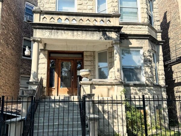3908 W Gladys Avenue, Chicago, IL 60624