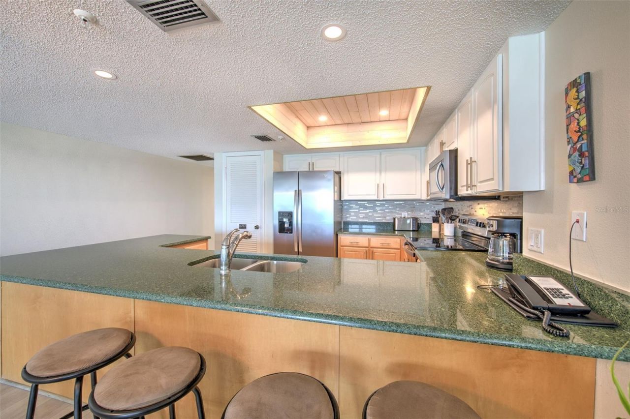 17200 Gulf Boulevard, Unit 401, North Redington Beach, FL 33708 Photo