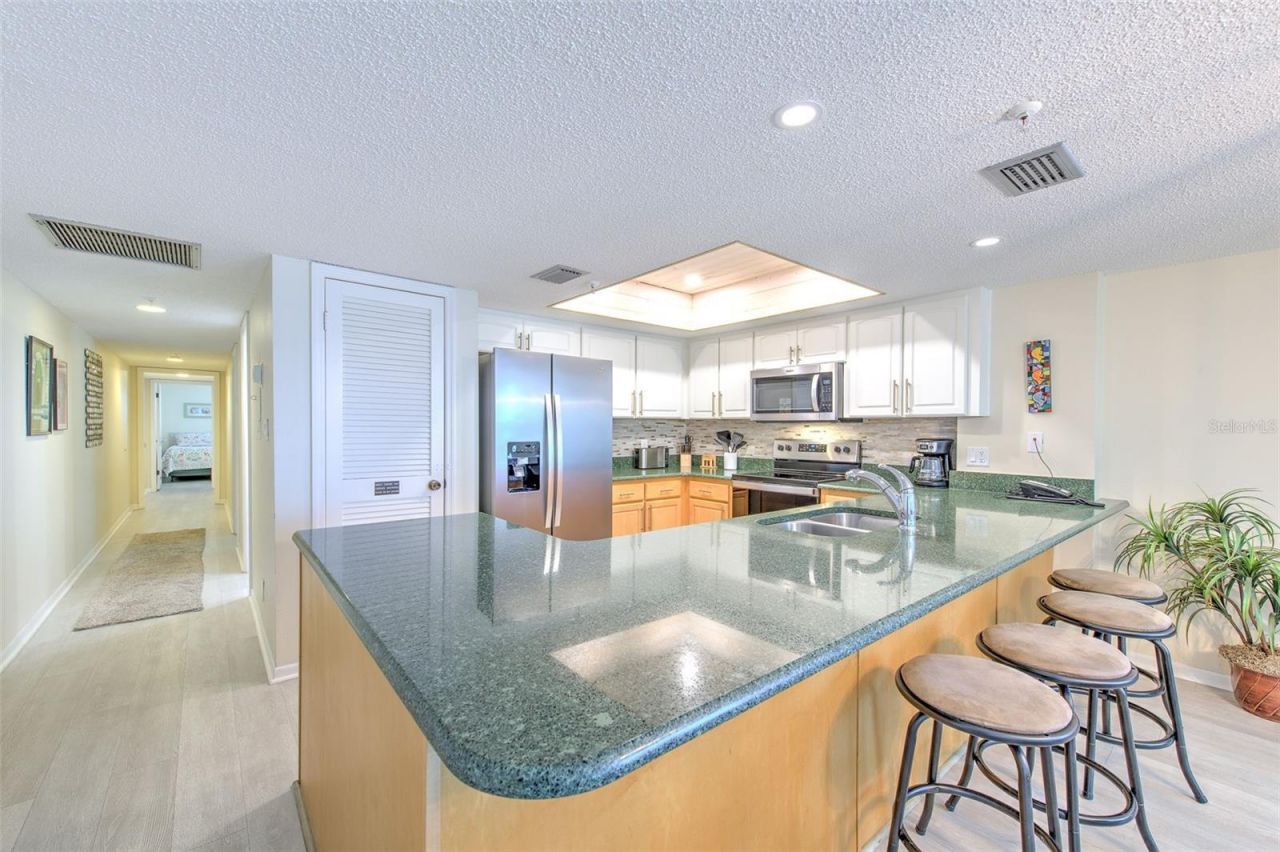 17200 Gulf Boulevard, Unit 401, North Redington Beach, FL 33708 Photo