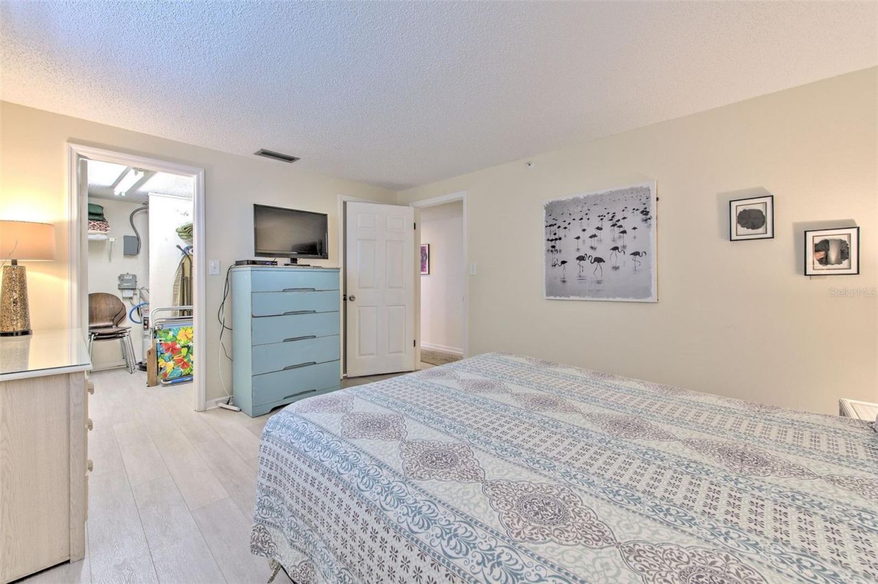 17200 Gulf Boulevard, Unit 401, North Redington Beach, FL 33708 Photo