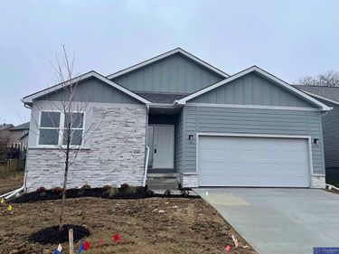 4369 Lookingglass Drive, Bellevue, NE 68123