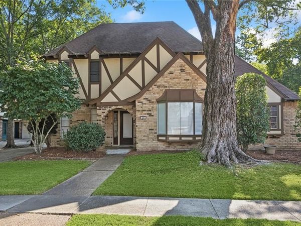 28 GRAND CANYON Drive, New Orleans, LA 70131