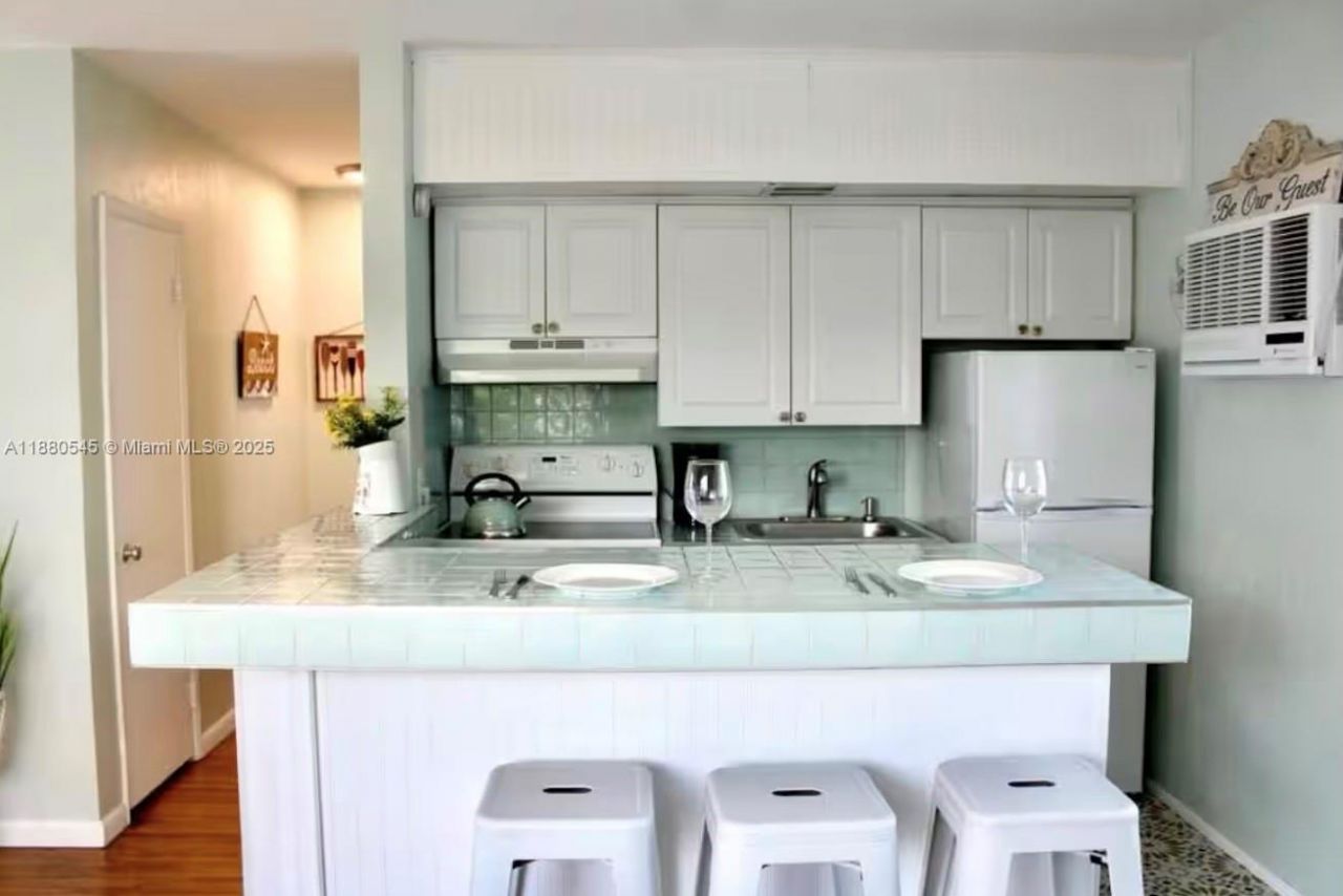 316 Walnut St, Unit 2, Hollywood, FL 33019 Photo