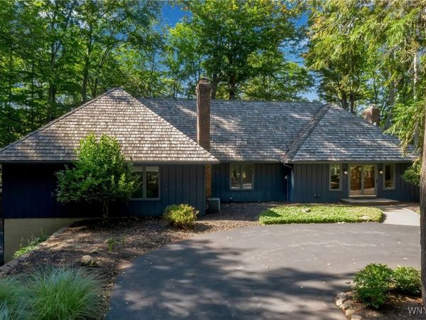 70 Muirfield Drive, East Aurora, NY 14052