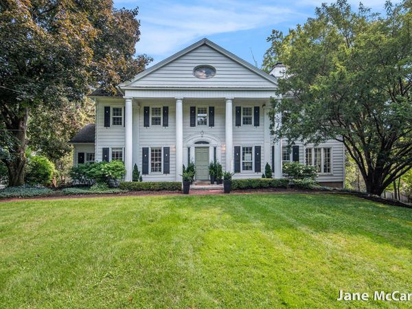 270 Lakeside Dr SE, East Grand Rapids, MI 49506