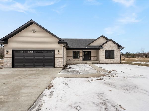 21164 Woodridge Lane, Shell Rock, IA 50670