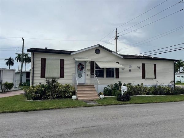 8580 SW 17th Street, Davie, FL 33324
