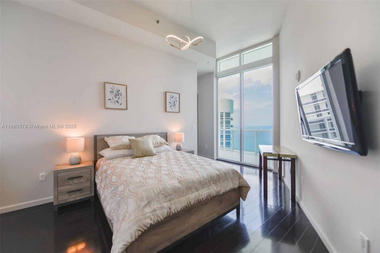 15901 Collins Ave, Unit 4203, Sunny Isles Beach, FL 33160 Photo