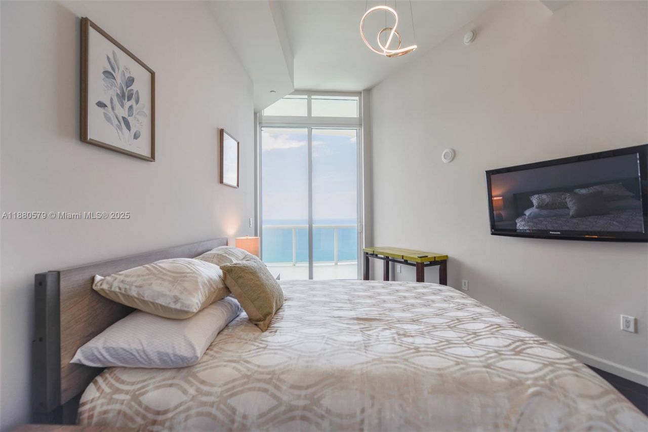 15901 Collins Ave, Unit 4203, Sunny Isles Beach, FL 33160 Photo