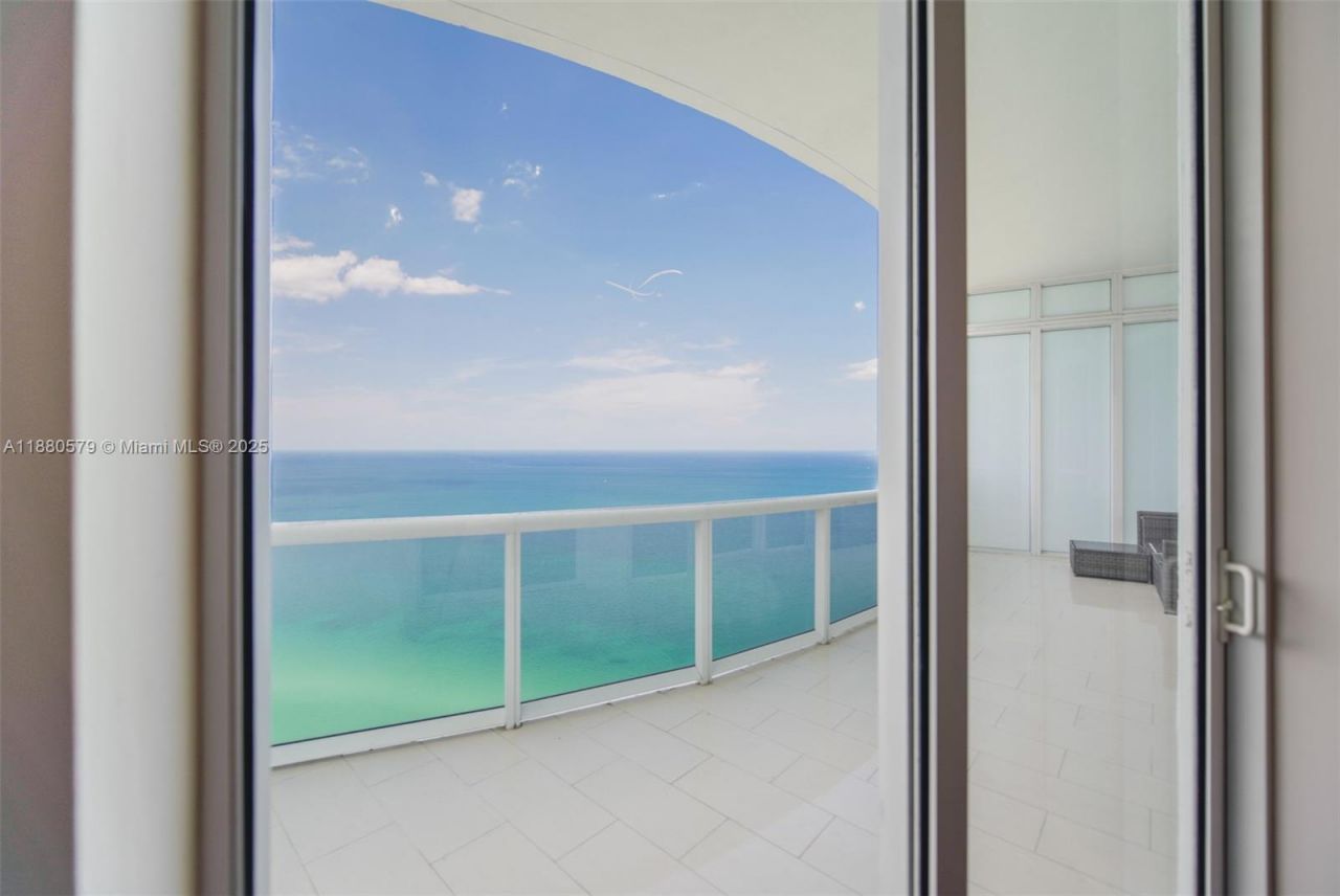 15901 Collins Ave, Unit 4203, Sunny Isles Beach, FL 33160 Photo