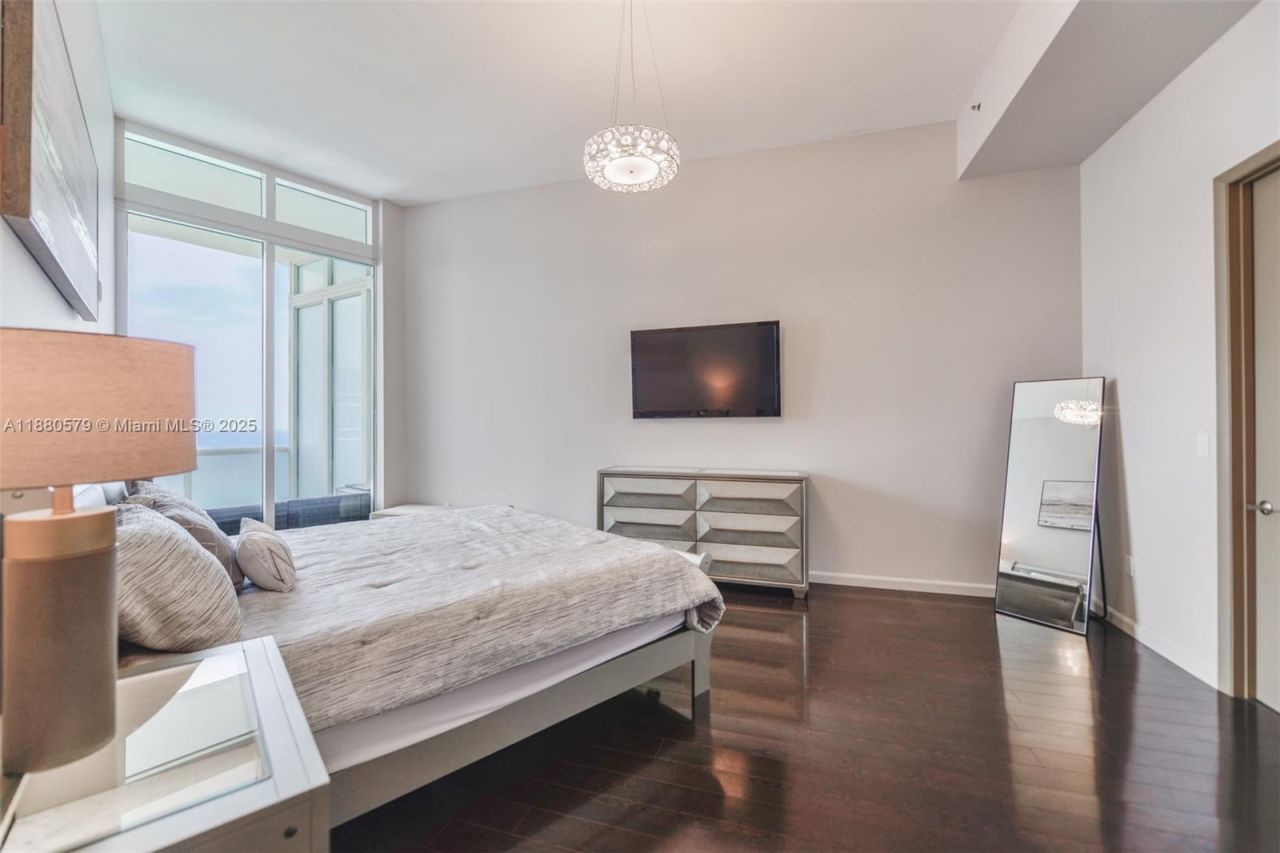 15901 Collins Ave, Unit 4203, Sunny Isles Beach, FL 33160 Photo