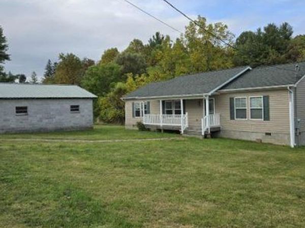 37 Church St, Meadow Bridge, WV 25976