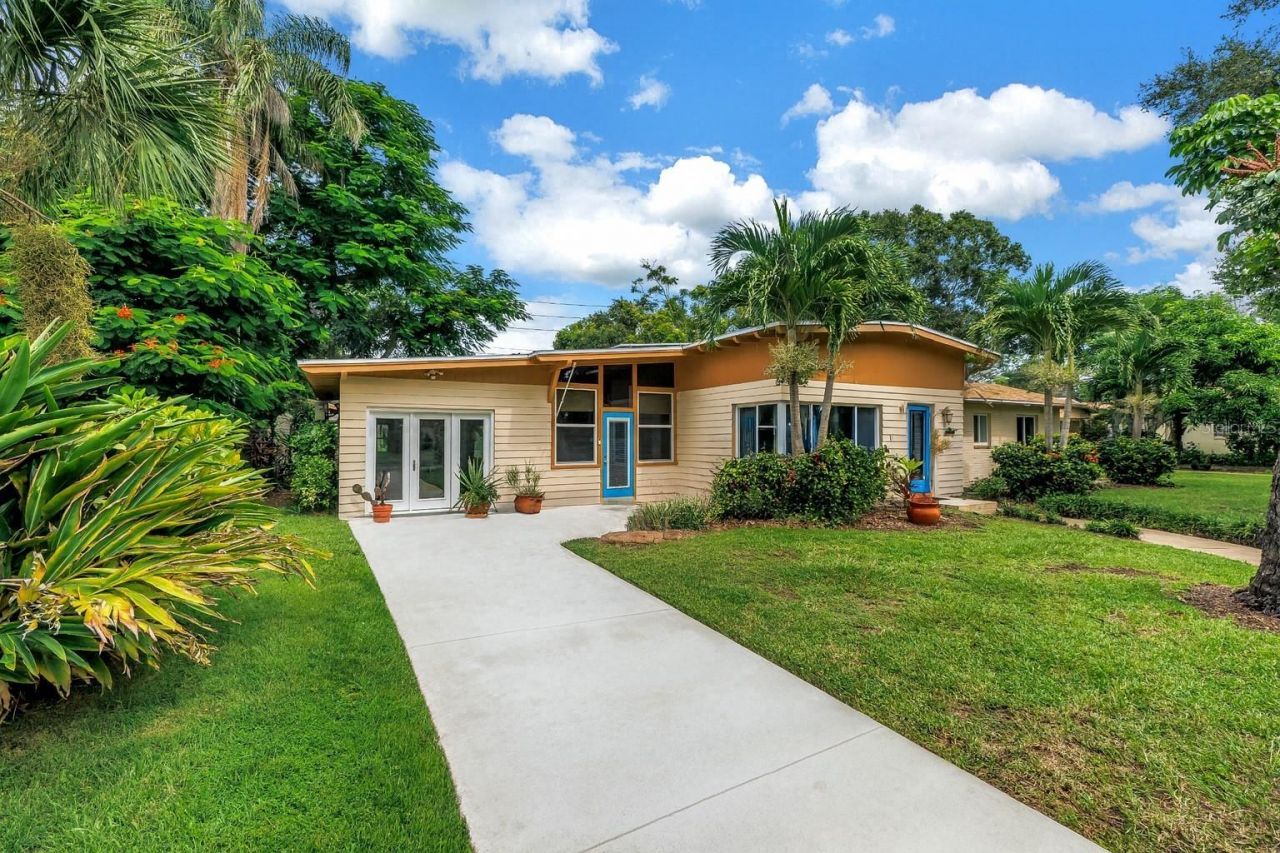 525 Villagrande Avenue S, Saint Petersburg, FL 33707 Main Photo