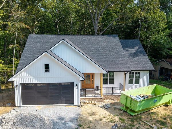 235 Estates Lake Drive, Crossville, TN 38571