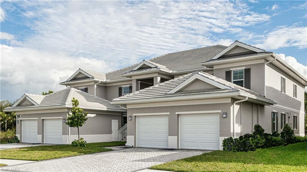 298 Indies Dr E, Unit 202, Naples, FL 34114 Photo
