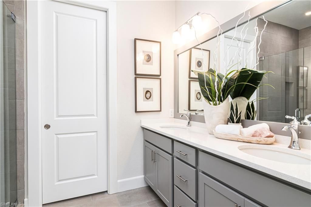 298 Indies Dr E, Unit 202, Naples, FL 34114 Photo