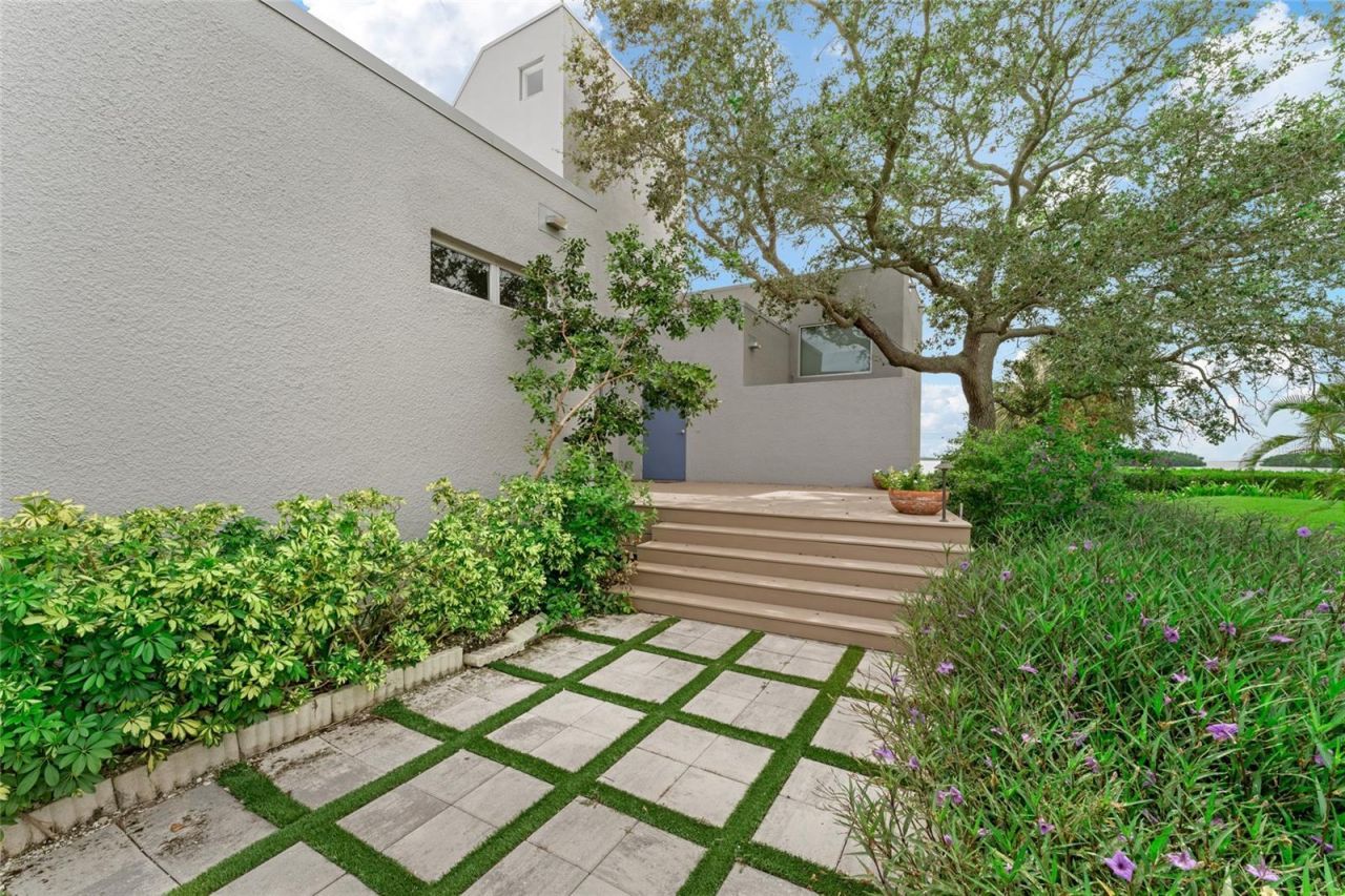 1761 Oceanview Drive, Saint Petersburg, FL 33715 Photo